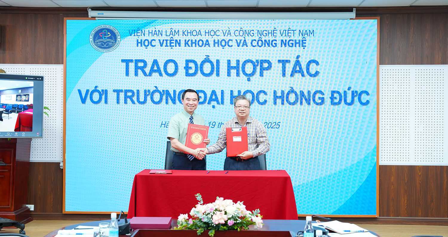Strengthening Cooperation in Education and Scientific Research between Hong Duc University and the Graduate University of Science and Technology